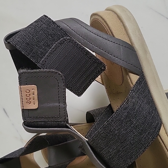 Ecco Sandals - Picture 6 of 8